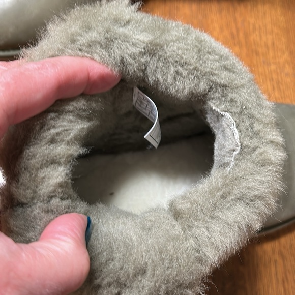 NWOT UGG Women's Olive Green Ankle Boots with Fur Lining Size 7 - Picture 16 of 16